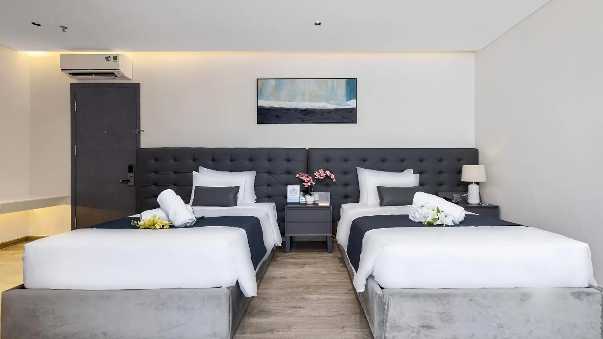 Jbay Beachfront Boutique Hotel Đà Nẵng