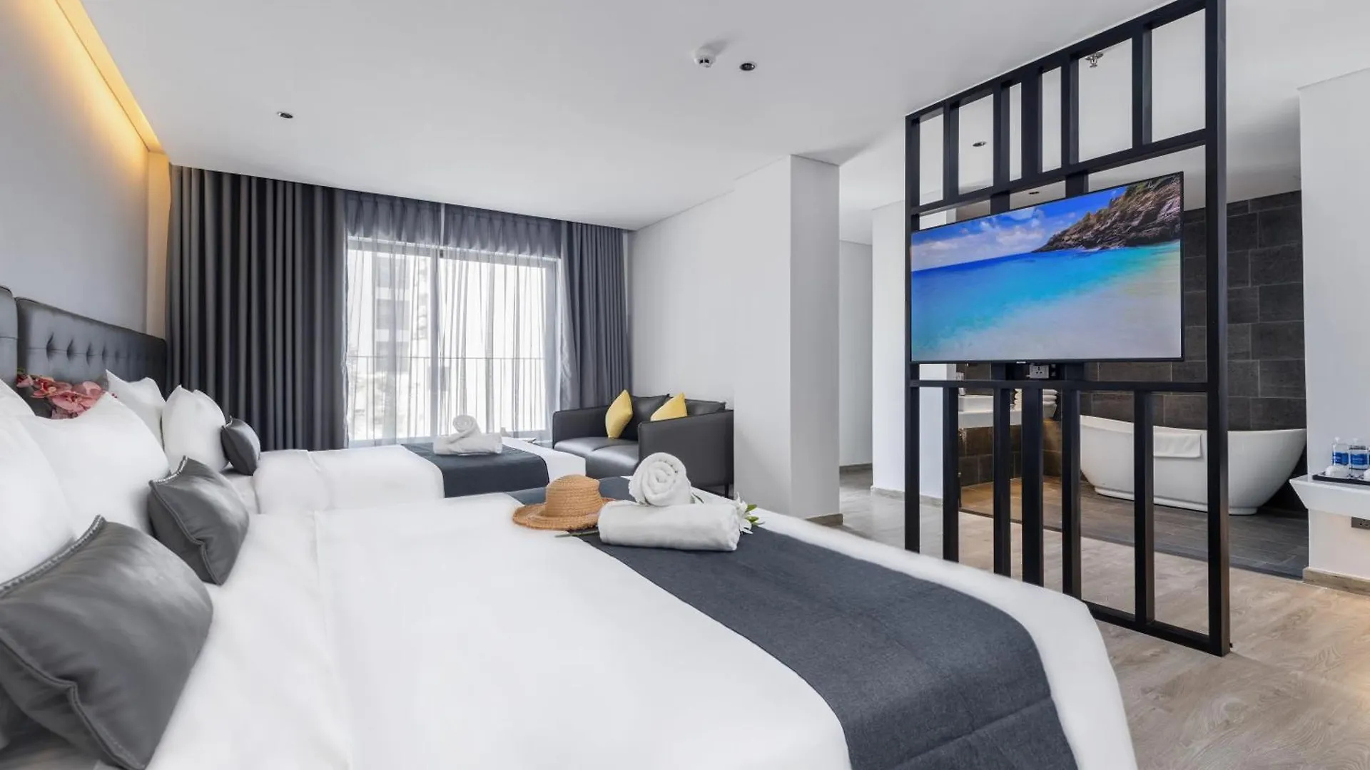 Jbay Beachfront Boutique Hotel Đà Nẵng