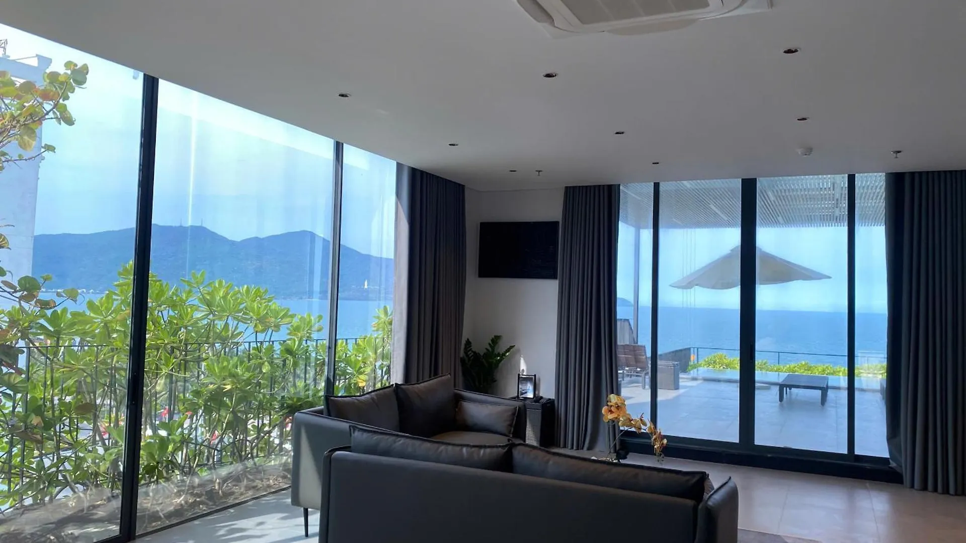 Jbay Beachfront Boutique Hotel Đà Nẵng