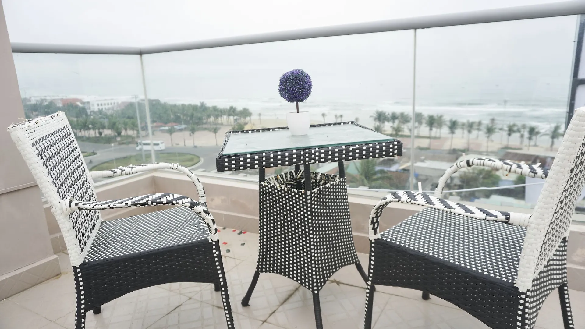 Jbay Beachfront Boutique Hotel Đà Nẵng 4*,