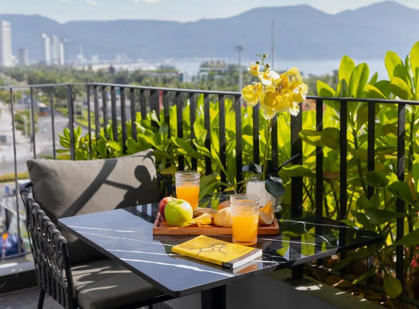 Jbay Beachfront Boutique Hotel Đà Nẵng
