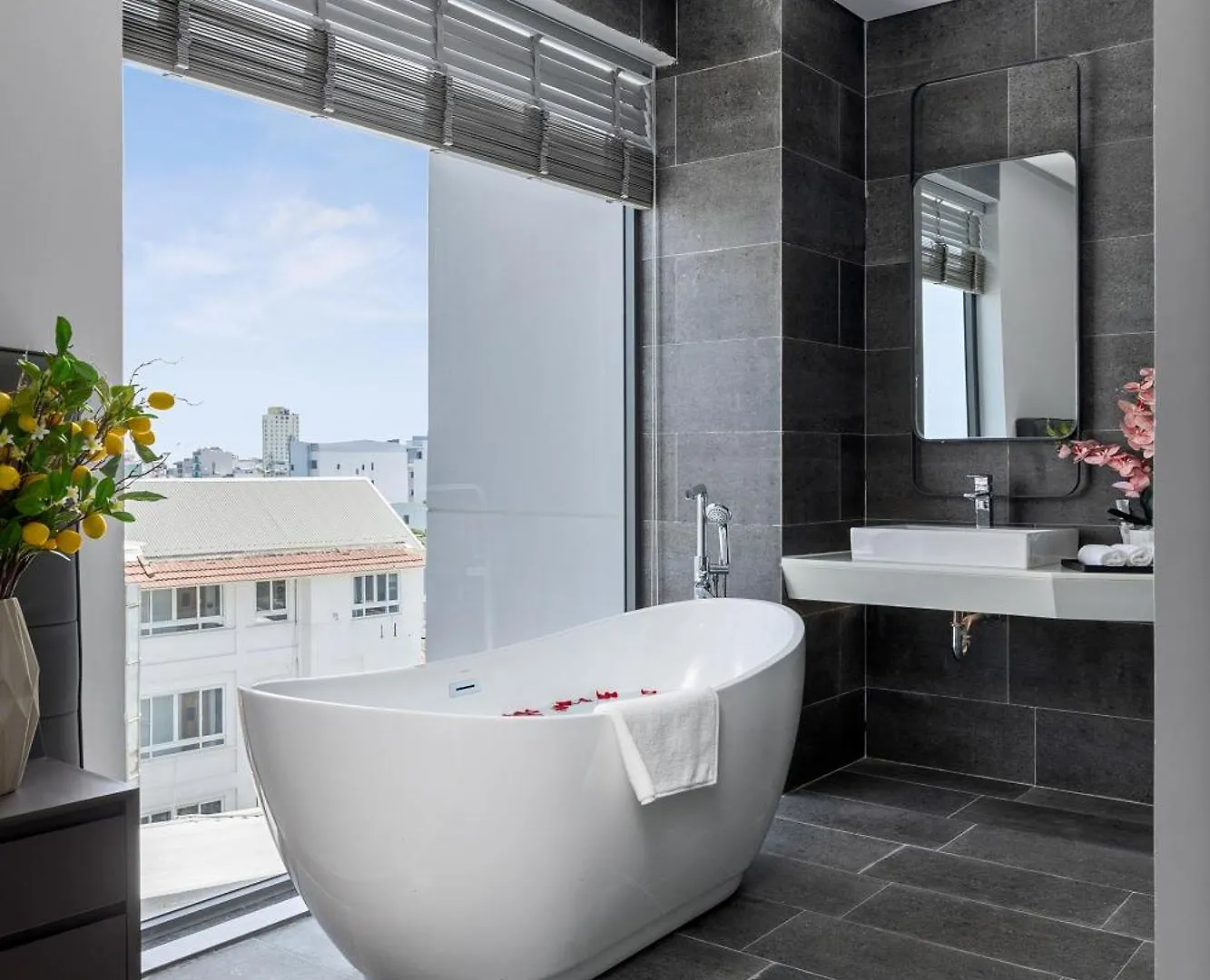Jbay Beachfront Boutique Hotel Đà Nẵng 4*,  Vietnam